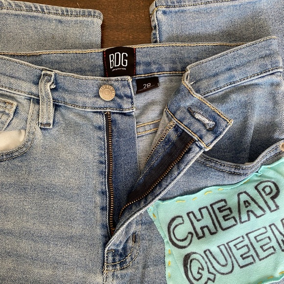 BDG Girlfriend High Rise Cropped Jeans - Picture 6 of 7